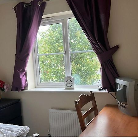 Salimi Appartement Bridgend  Buitenkant foto