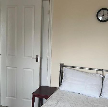 Salimi Appartement Bridgend  Buitenkant foto