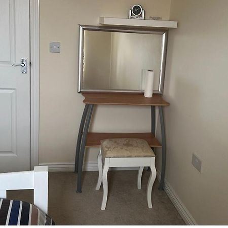 Salimi Appartement Bridgend  Buitenkant foto
