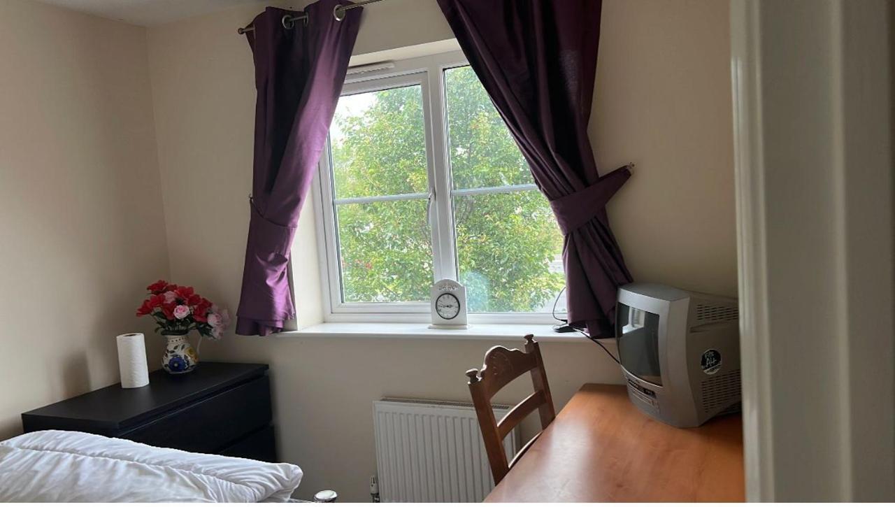 Salimi Appartement Bridgend  Buitenkant foto