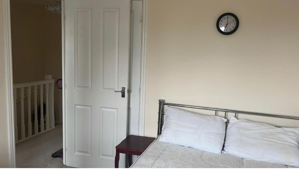 Salimi Appartement Bridgend  Buitenkant foto