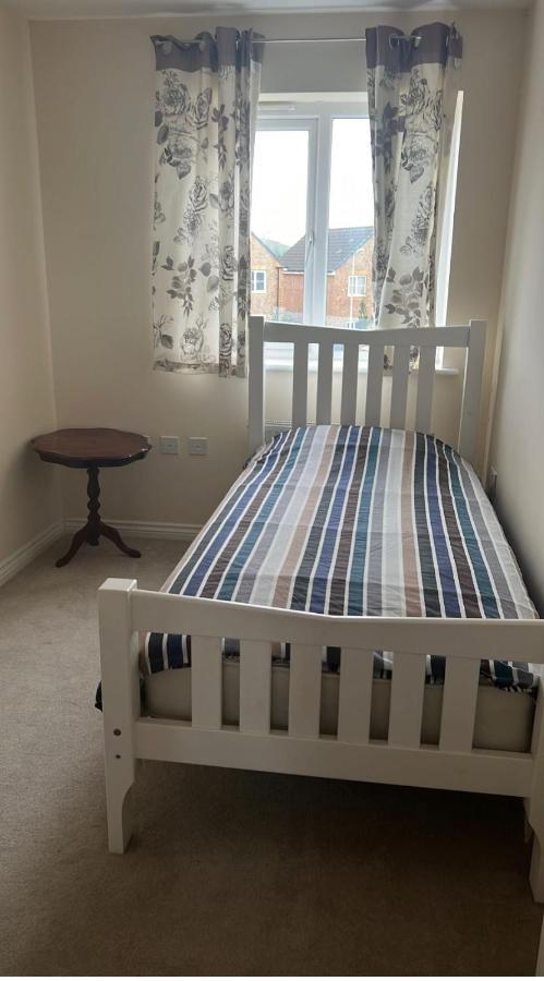 Salimi Appartement Bridgend  Buitenkant foto