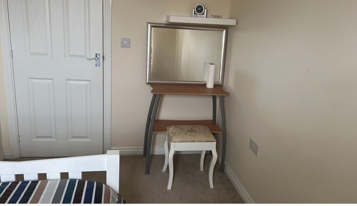 Salimi Appartement Bridgend  Buitenkant foto